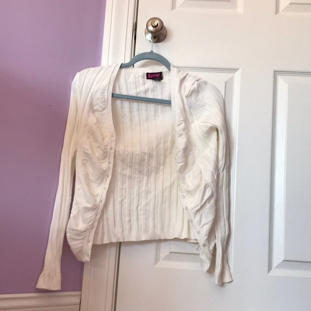 ⭐️White cardigan